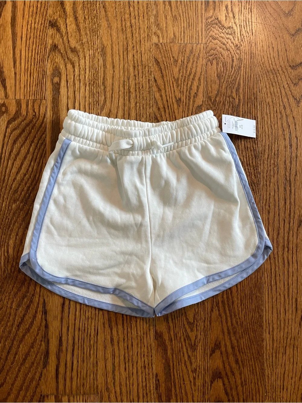 GAP Kids white drawstring elastic waist shorts size 4-5 years